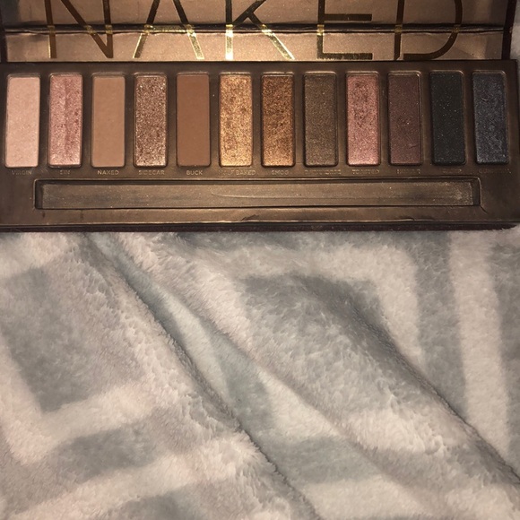 UD discontinued NAKED palette - Picture 2 of 5
